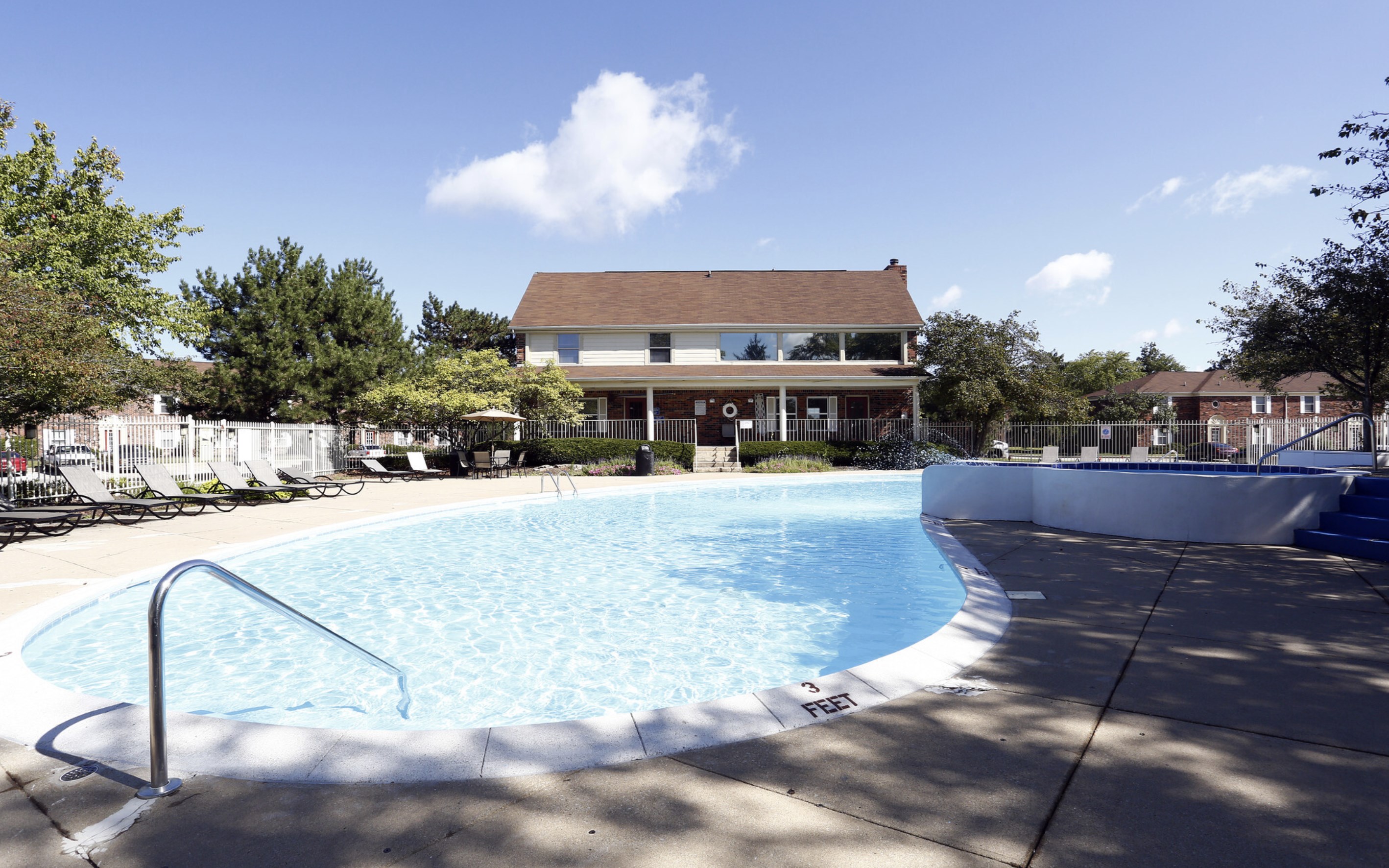 Spinnaker Court Apartments, 3685 St. Thomas Blvd, Indianapolis, IN